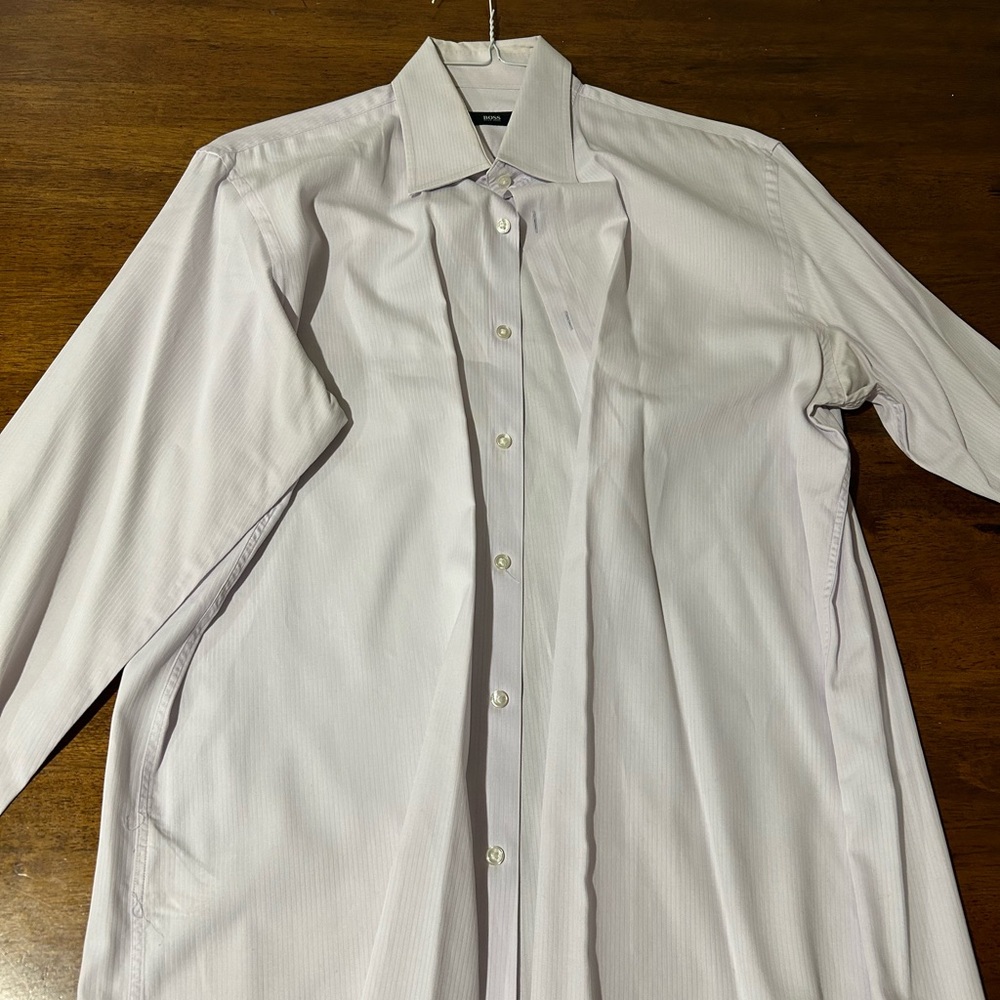 Hugo Boss Light Purple Buttondown 

Neck size 17 

Used in excellent condition